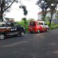 Sebuah minibus berpenumpang 7 orang termasuk pengemudi warga Kecamatan Cepu, Kabupaten Blora Terbalik di Parit. (Dok. Fin)