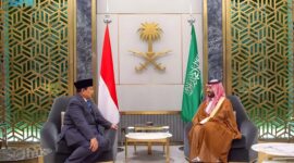 Menteri Pertahanan RI sekaligus presiden terpilih 2024-2029 Prabowo Subianto bertemu dengan Putra Mahkota dan Perdana Menteri Arab Saudi Muhammad bin Salman (MBS) bin Abdulaziz Al Saud. (Dok. Tim Media Prabowo Subianto)